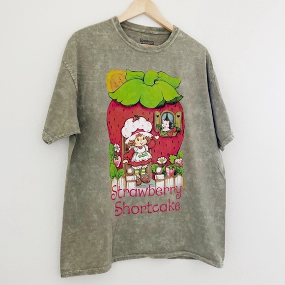 NWOT Strawberry Shortcake Oversized Graphic Tee - Picture 6 of 7